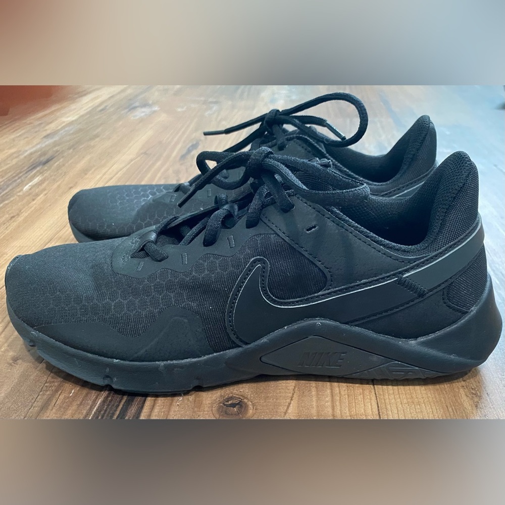 Nike legend essential 2 women’s size 10